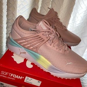 Big kid Puma sneaker